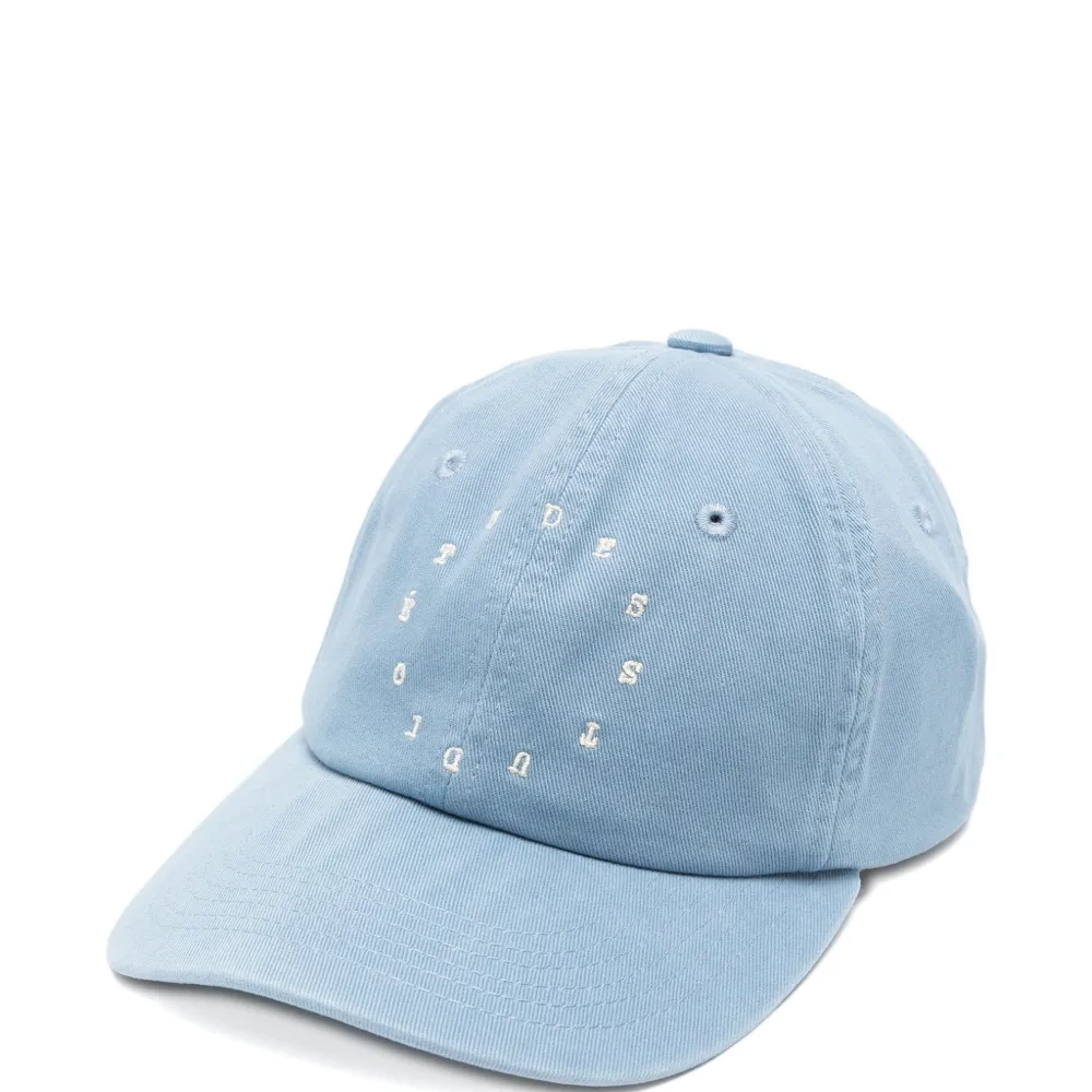 Бейсболка с вышитым логотипом