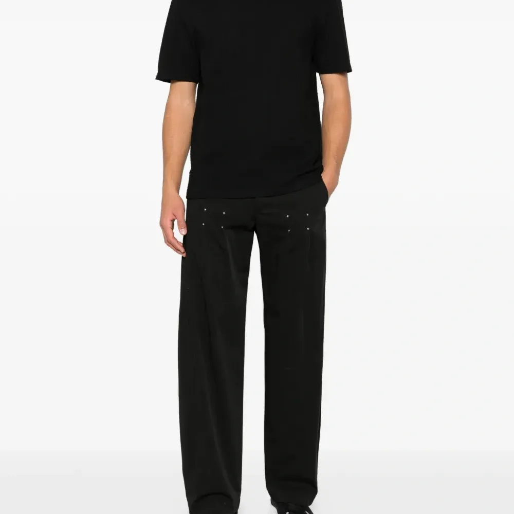 Футболка с фирменным логотипом