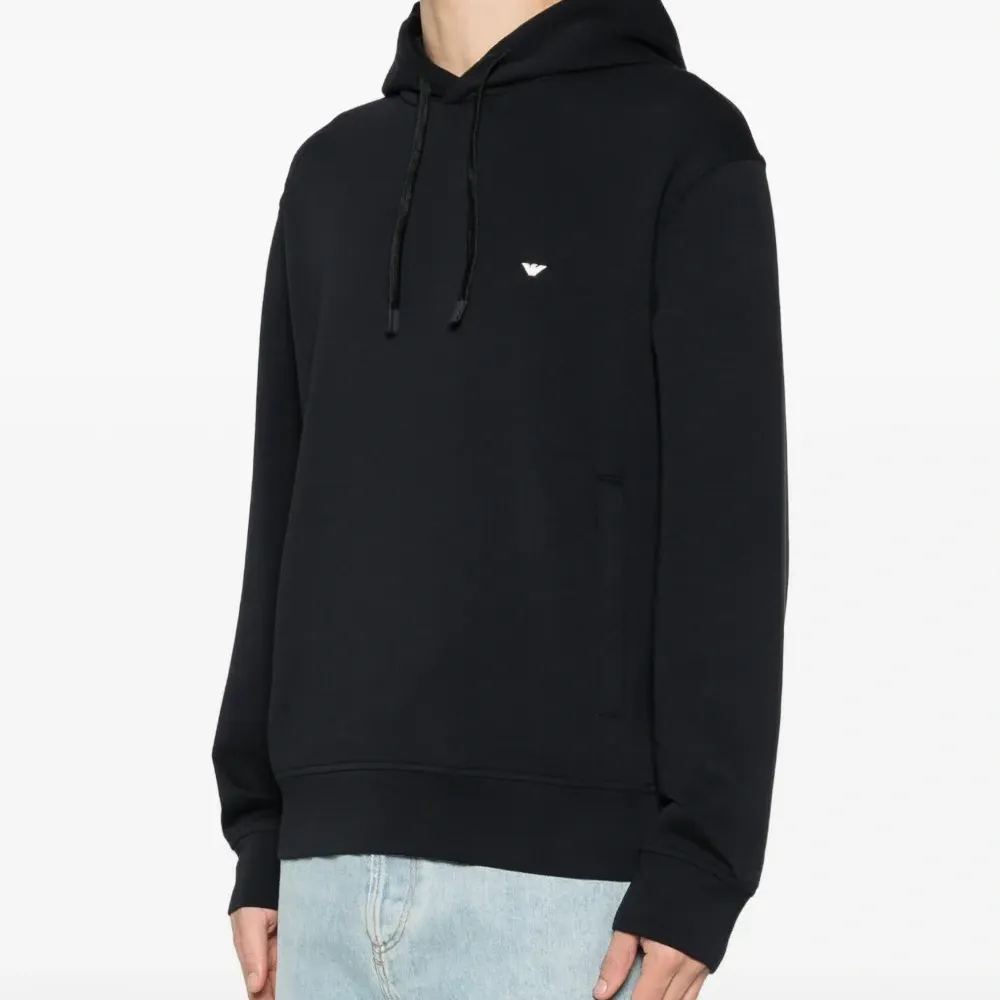 Худи с вышитым логотипом