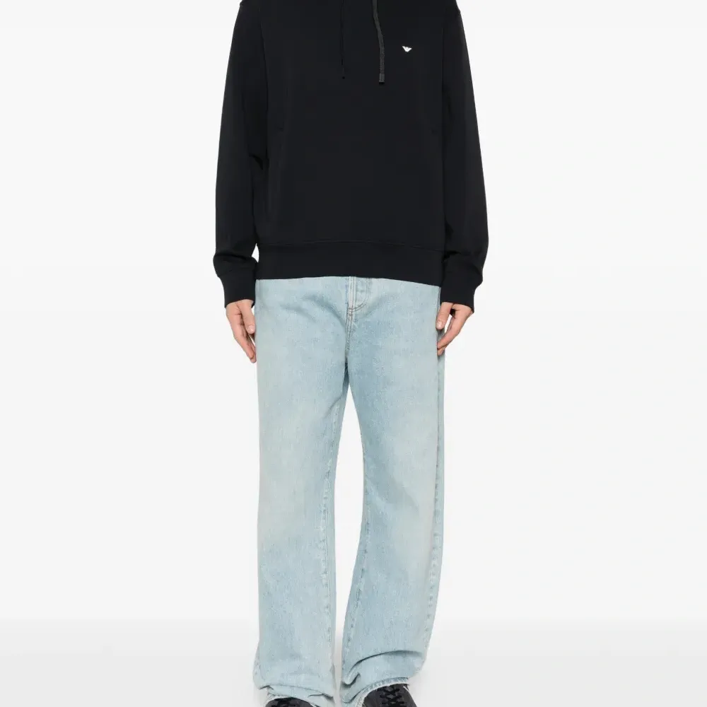 Худи с вышитым логотипом