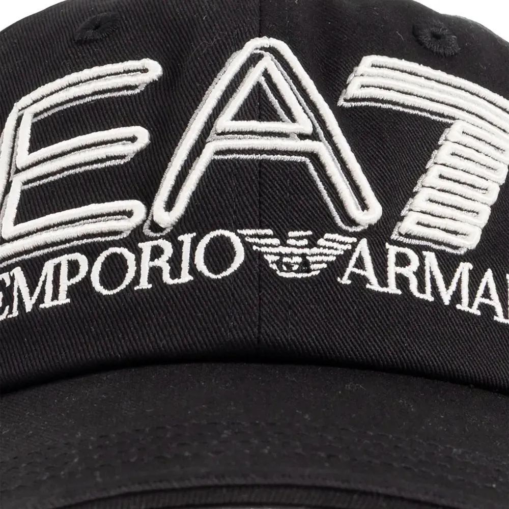 Бейсболка с вышитым логотипом