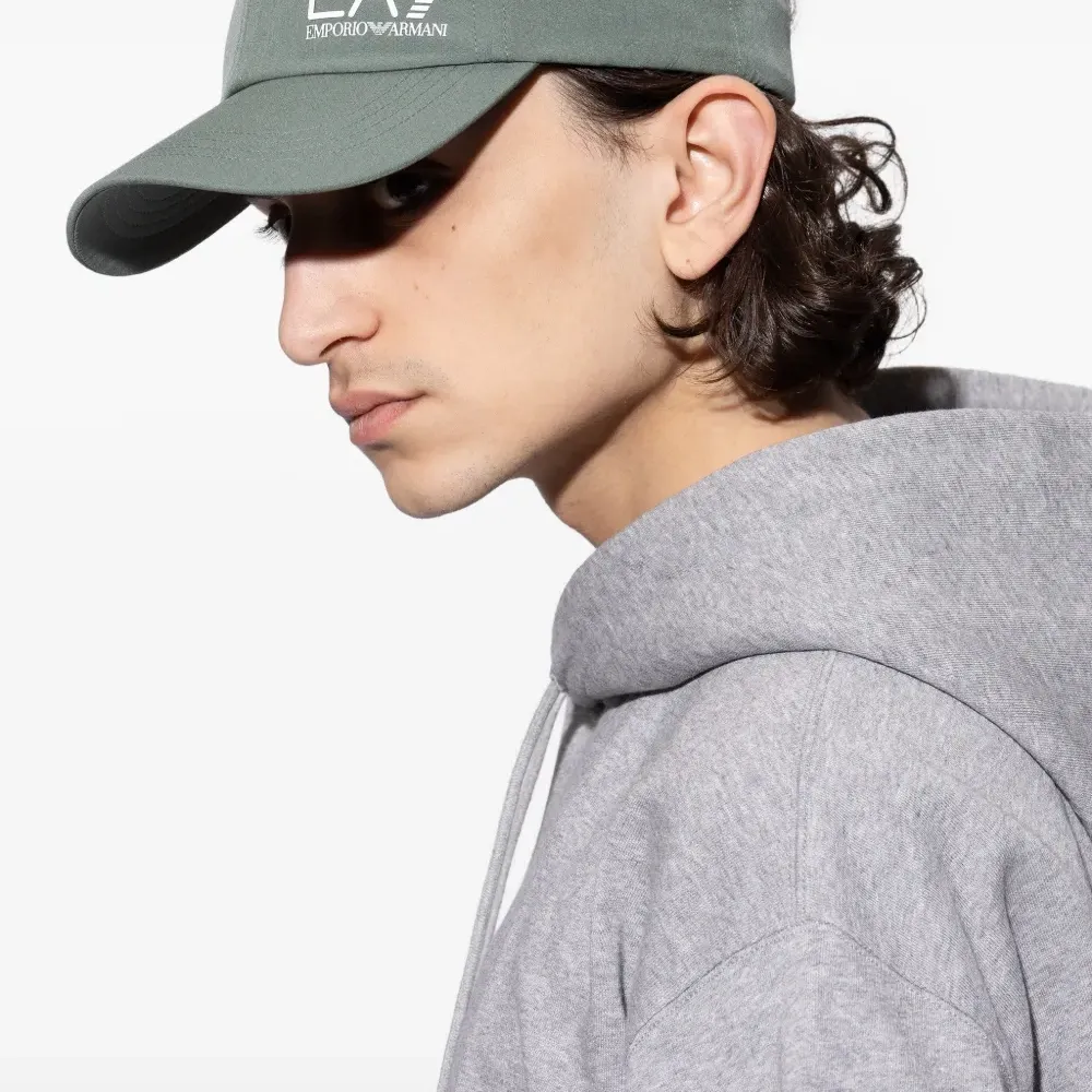 Бейсболка с логотипом