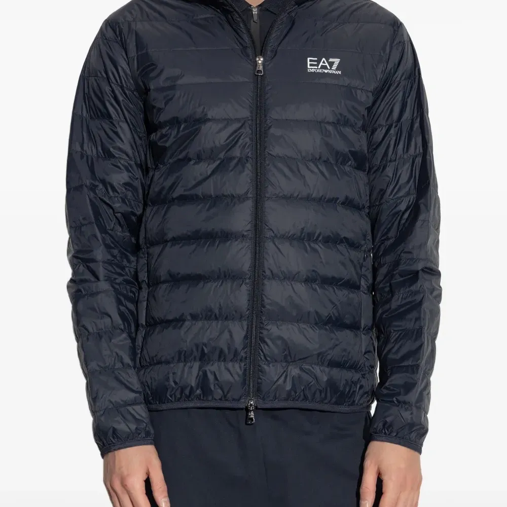 Стеганая куртка на молнии Стеганая куртка на молнии