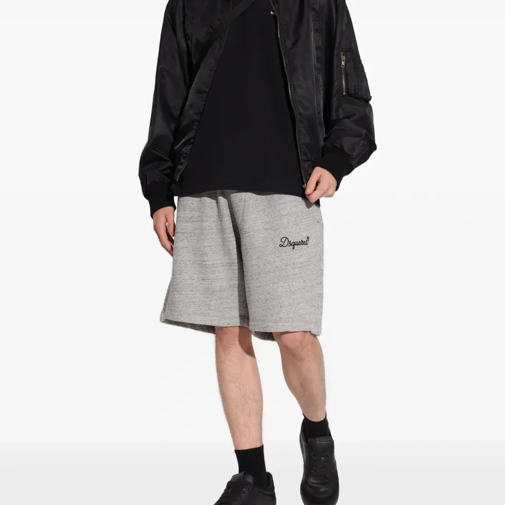 Спортивные шорты с вышивкой