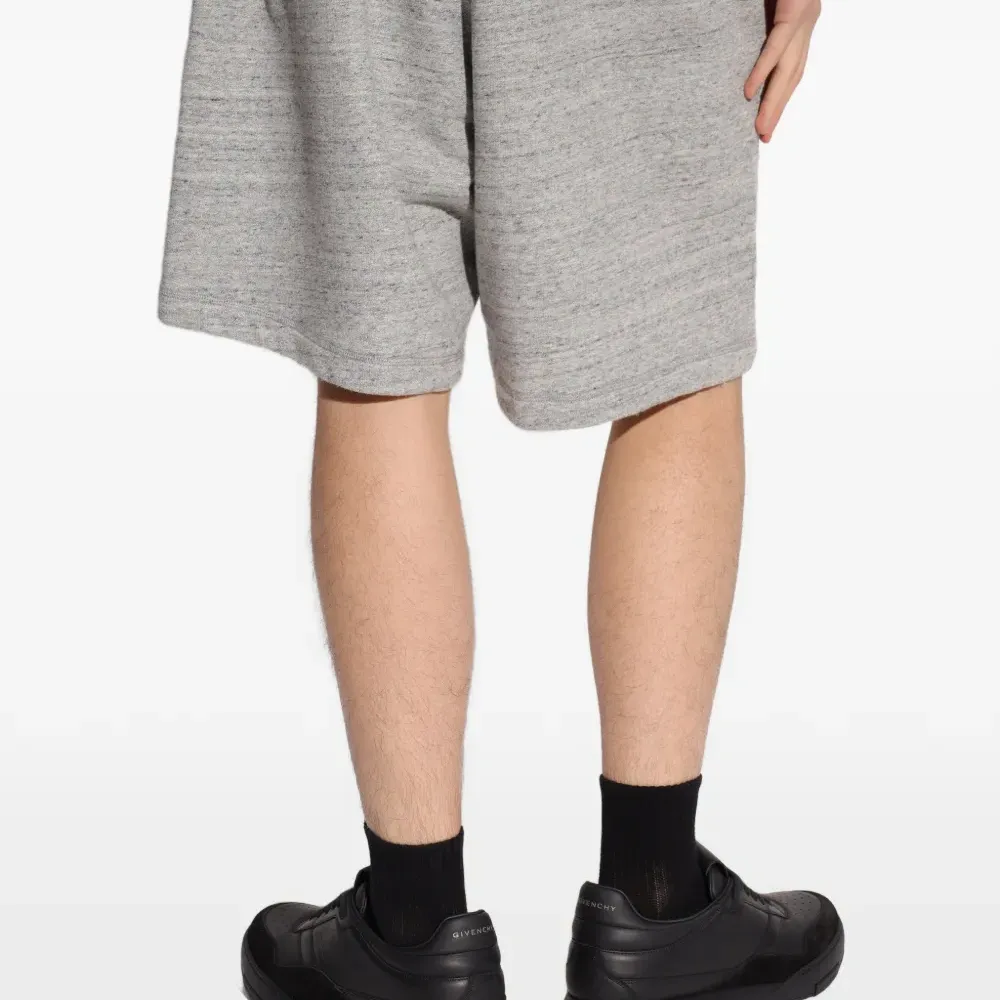 Спортивные шорты с вышивкой