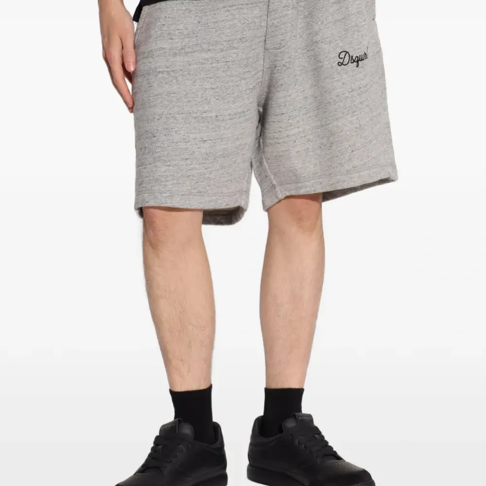 Спортивные шорты с вышивкой