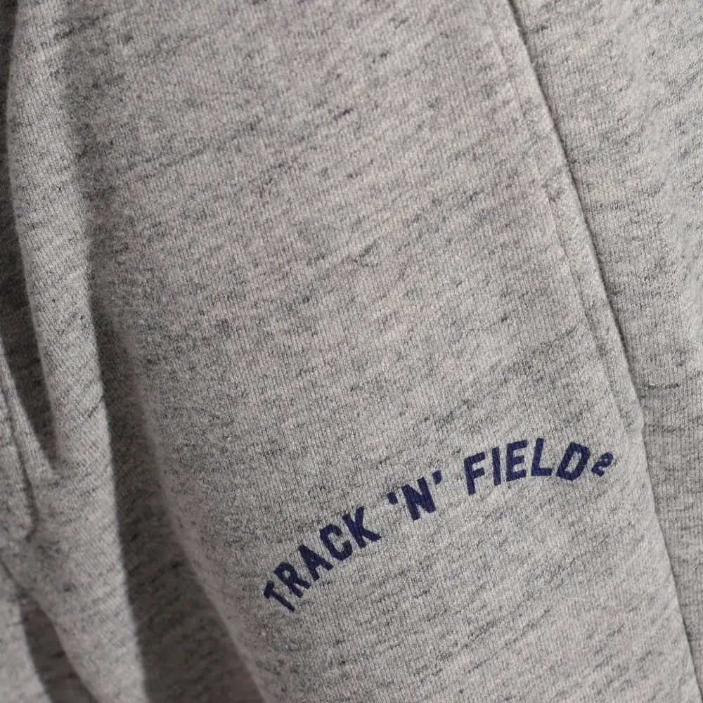 Спортивные брюки с графическим принтом и кулиской