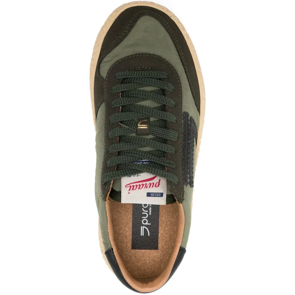 Кроссовки на шнуровке