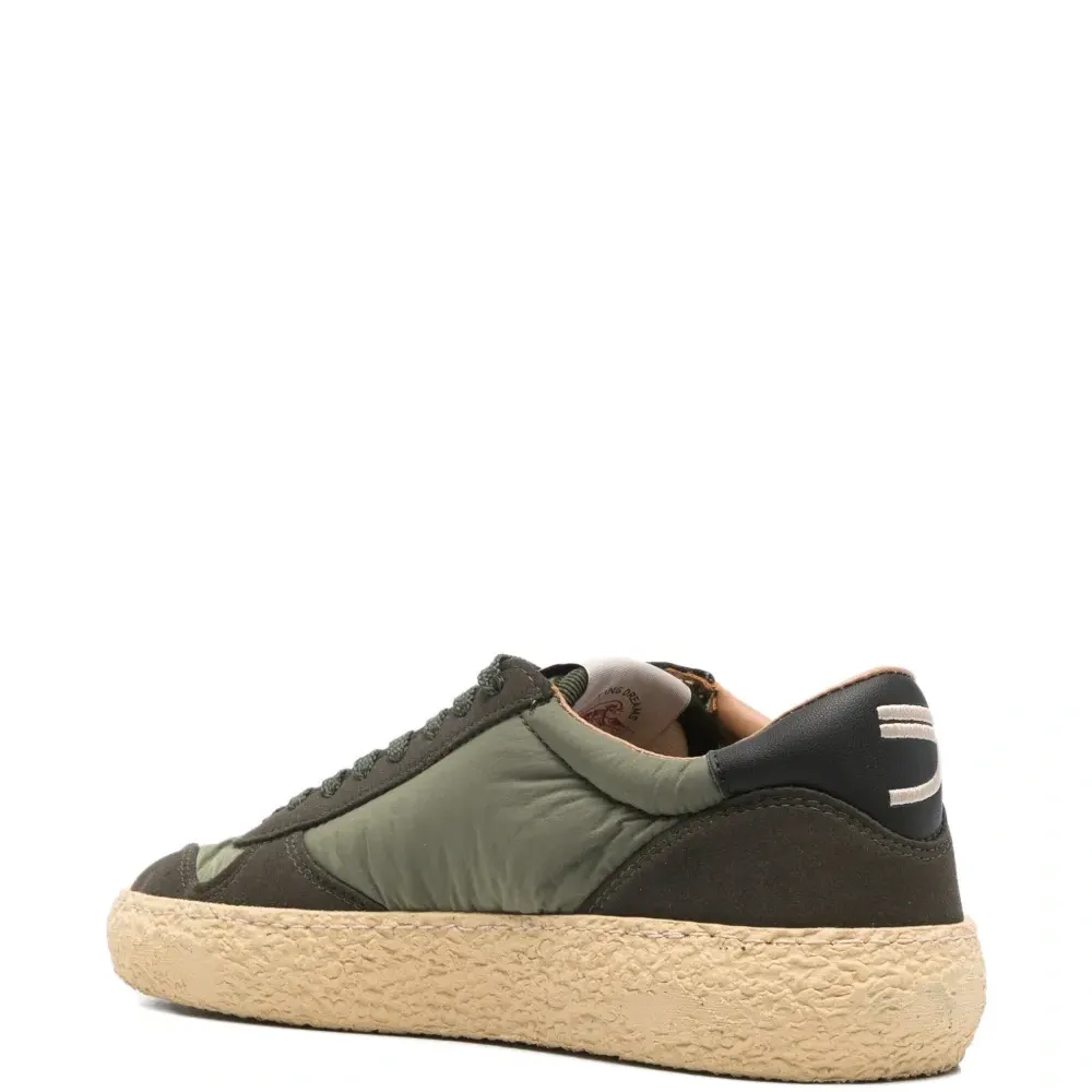 Кроссовки на шнуровке