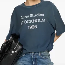 Футболка с логотипом