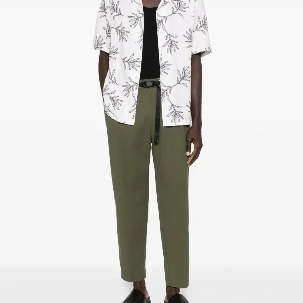 Брюки прямого кроя из твила с защипами