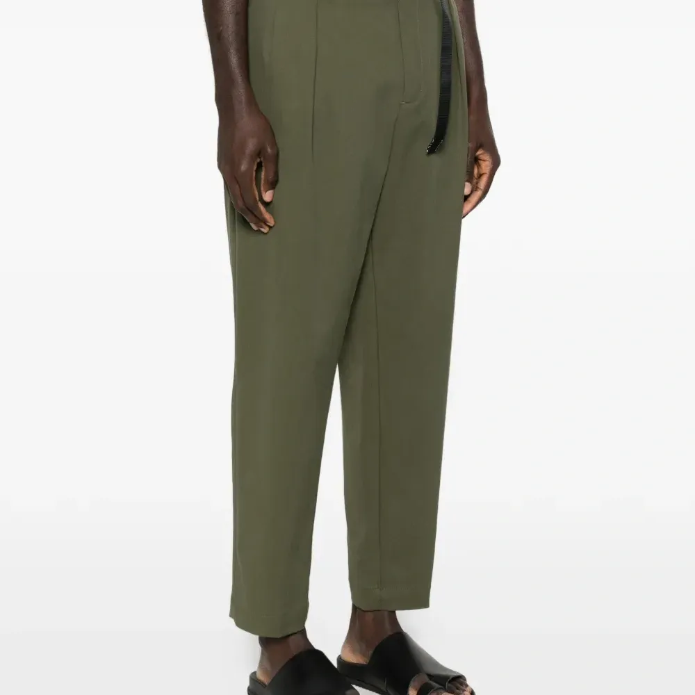 Брюки прямого кроя из твила с защипами