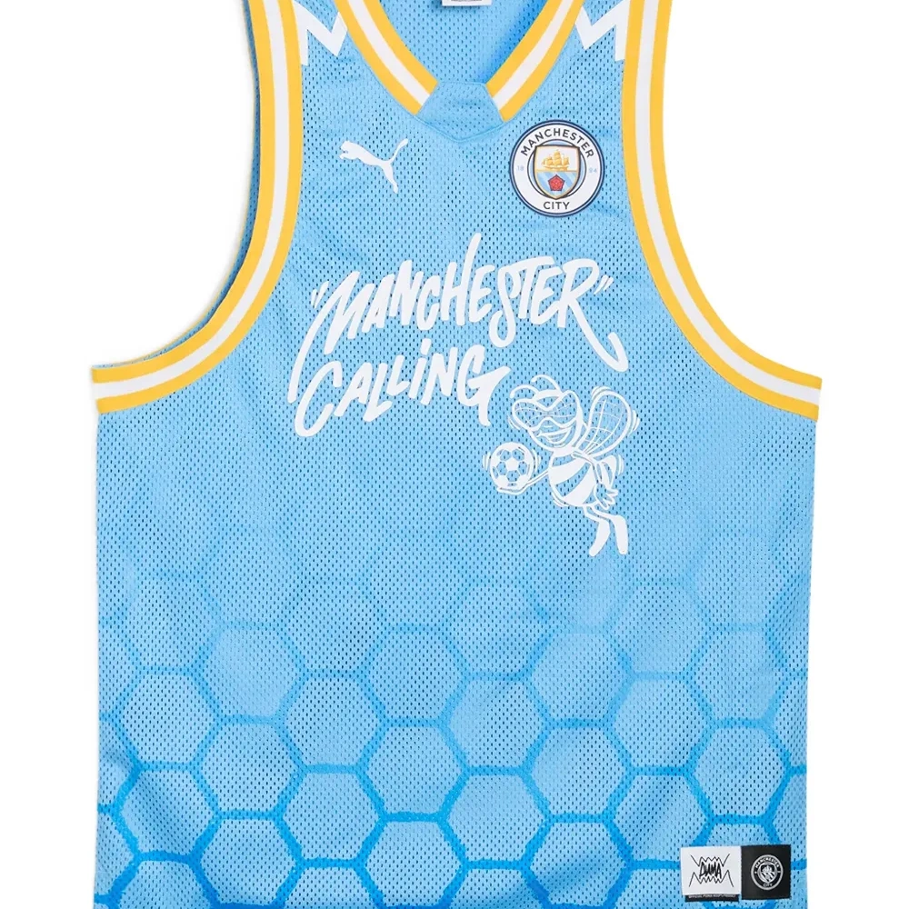 Футболка с V-образным вырезом и графическим принтом