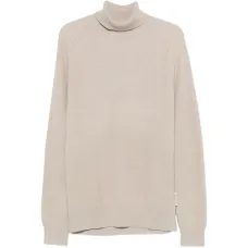 Свитер с высоким воротником