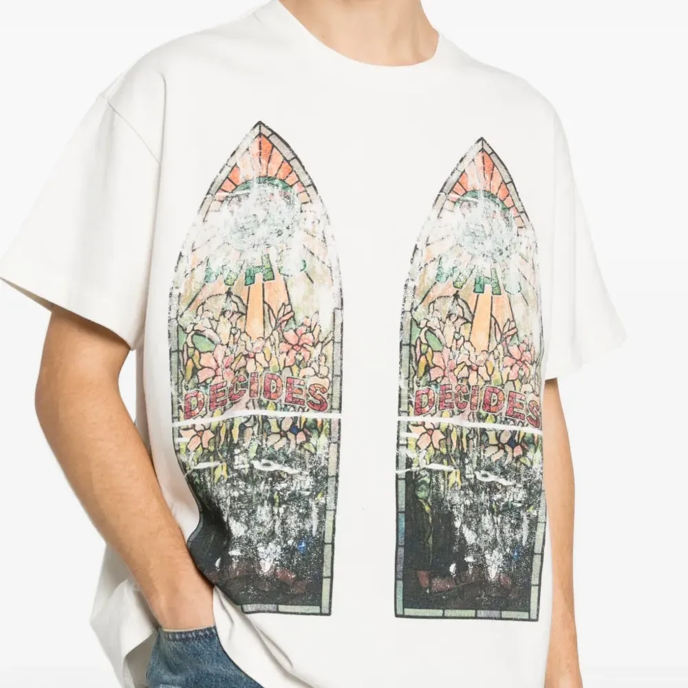 Футболка с принтом в стиле витража