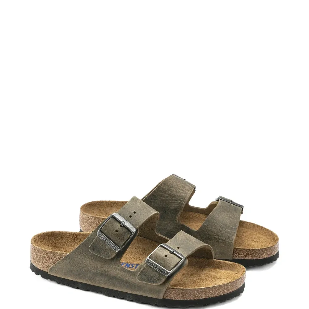 Сандалии Arizona с пряжками и масляной отделкой Сандалии Arizona с пряжками и масляной отделкой