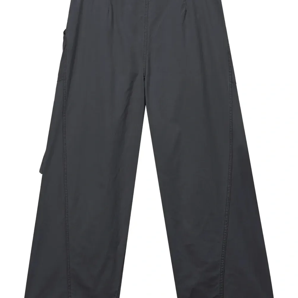 Брюки с накладными карманами