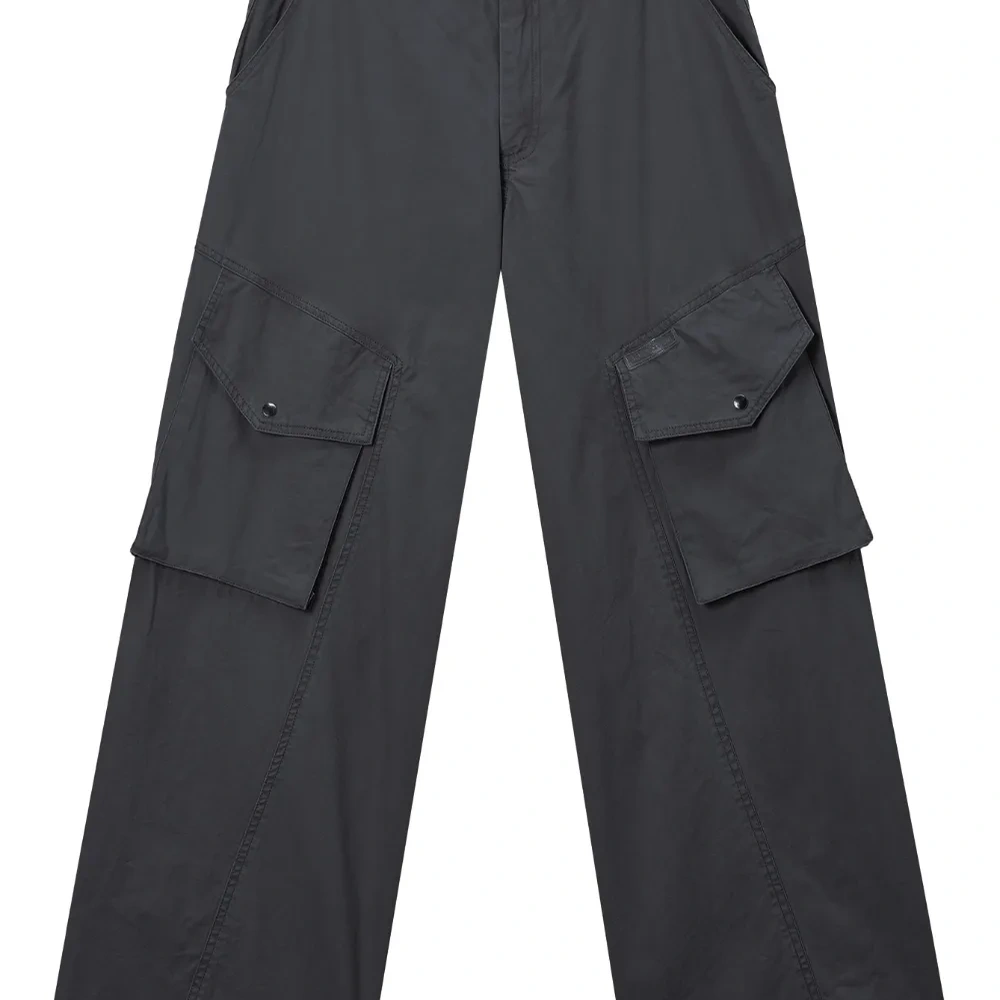 Брюки с накладными карманами