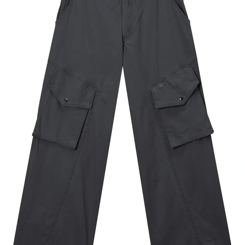 Брюки с накладными карманами