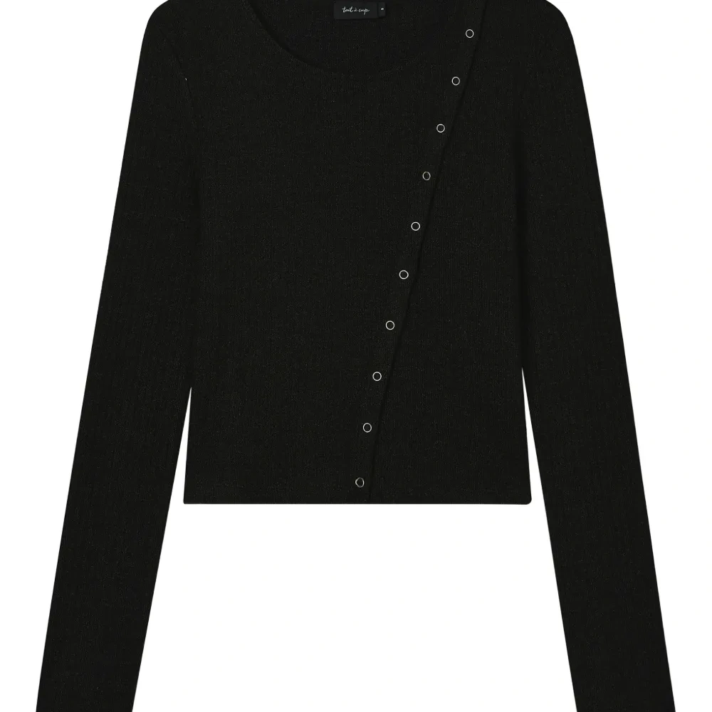 Асимметричный топ с пуговицами