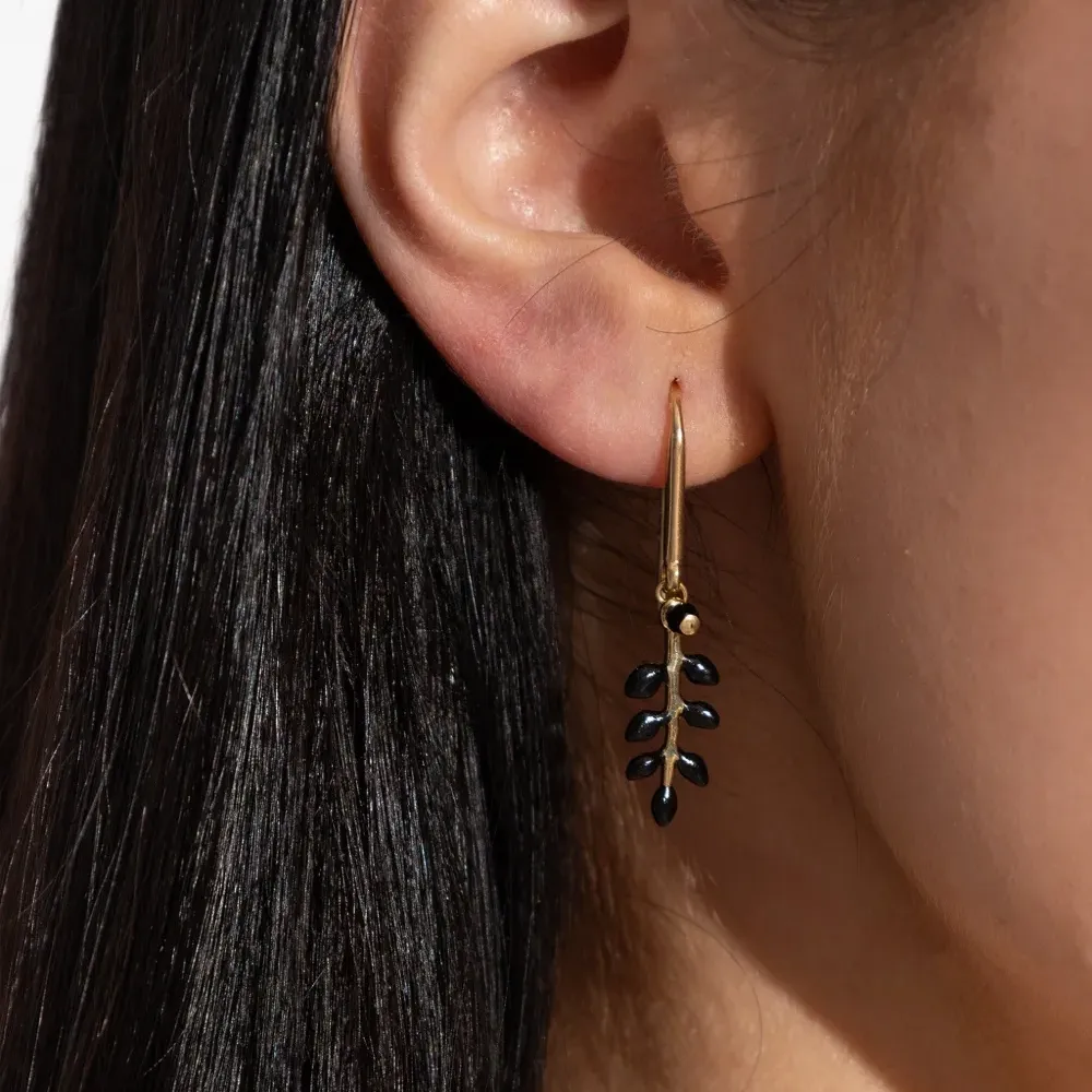 Серьги в форме листа