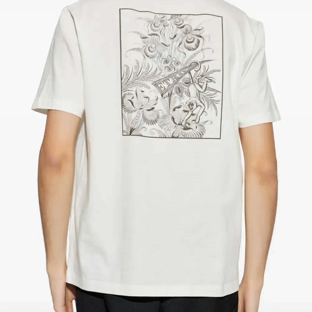 Футболка с вышивкой пегаса