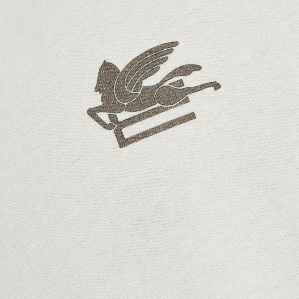 Футболка с вышивкой пегаса