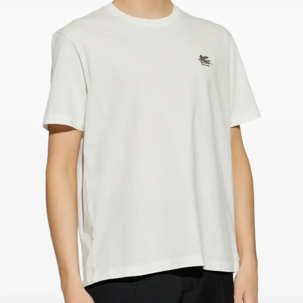 Футболка с вышивкой пегаса