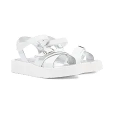 Сандалии с пряжками