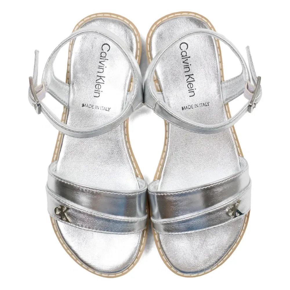 Босоножки с ремешком и пряжкой с логотипом