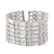 Браслет, украшенный кристаллами