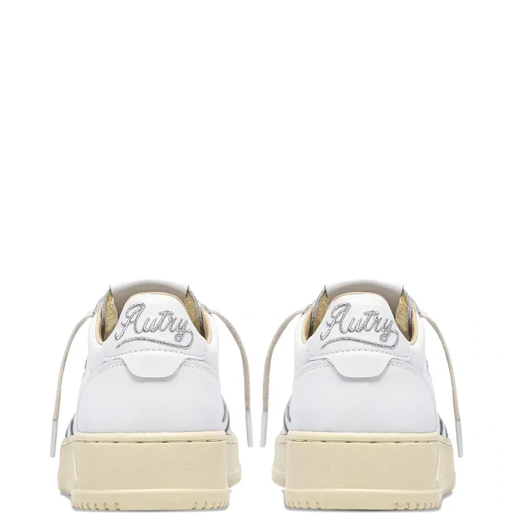 Кожаные кроссовки