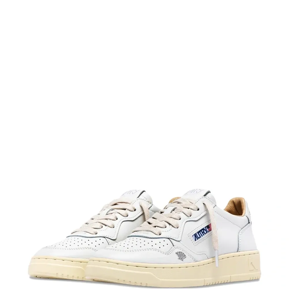 Кожаные кроссовки