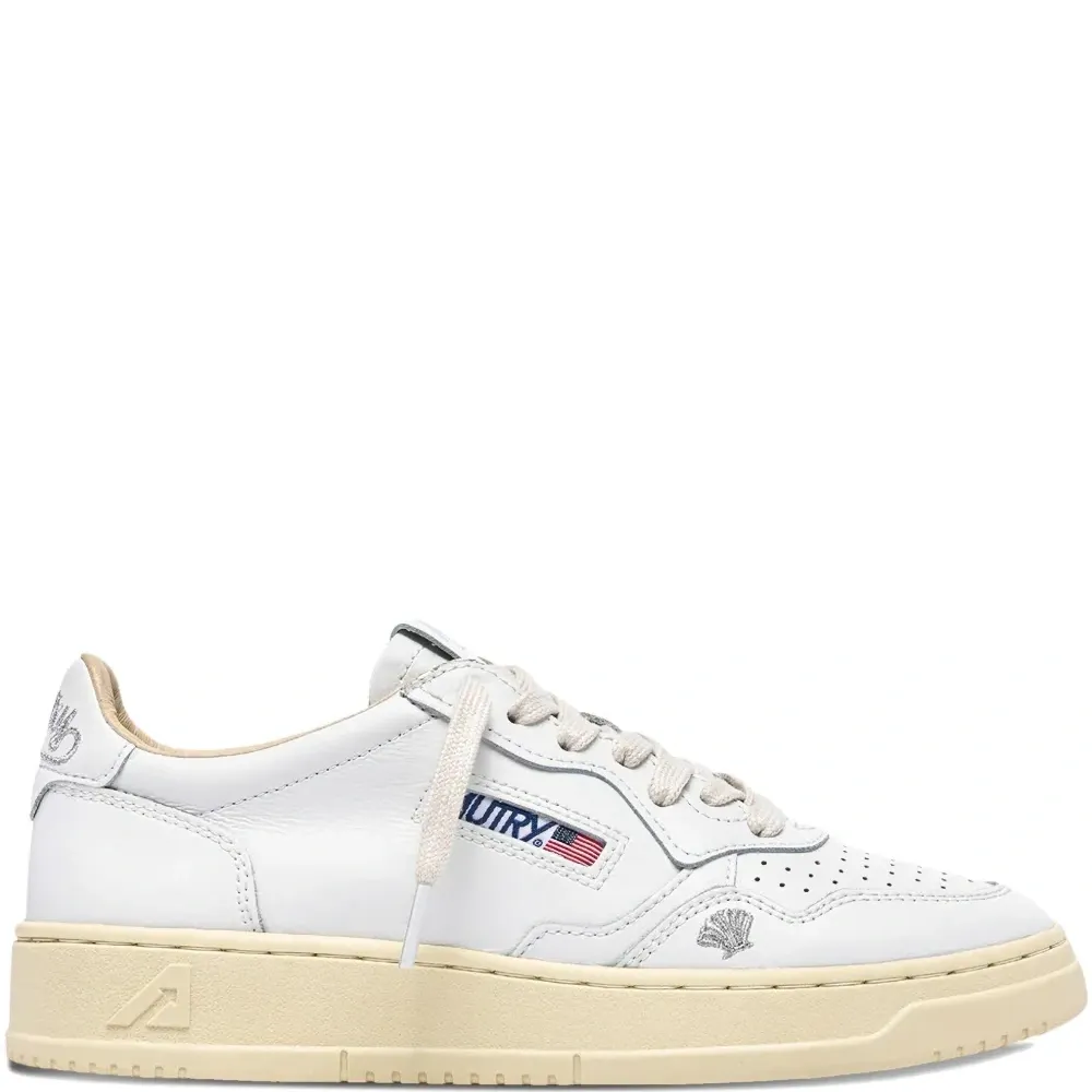 Кожаные кроссовки