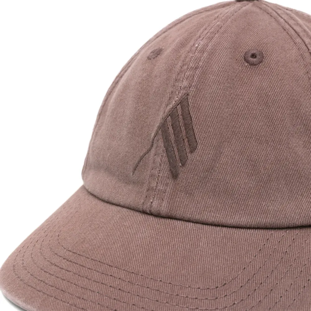 Бейсболка с вышитым логотипом