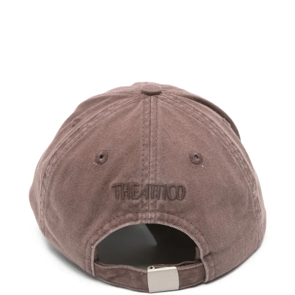 Бейсболка с вышитым логотипом