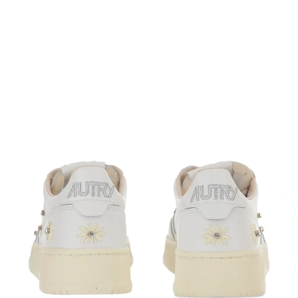 Кроссовки с вышитыми цветами