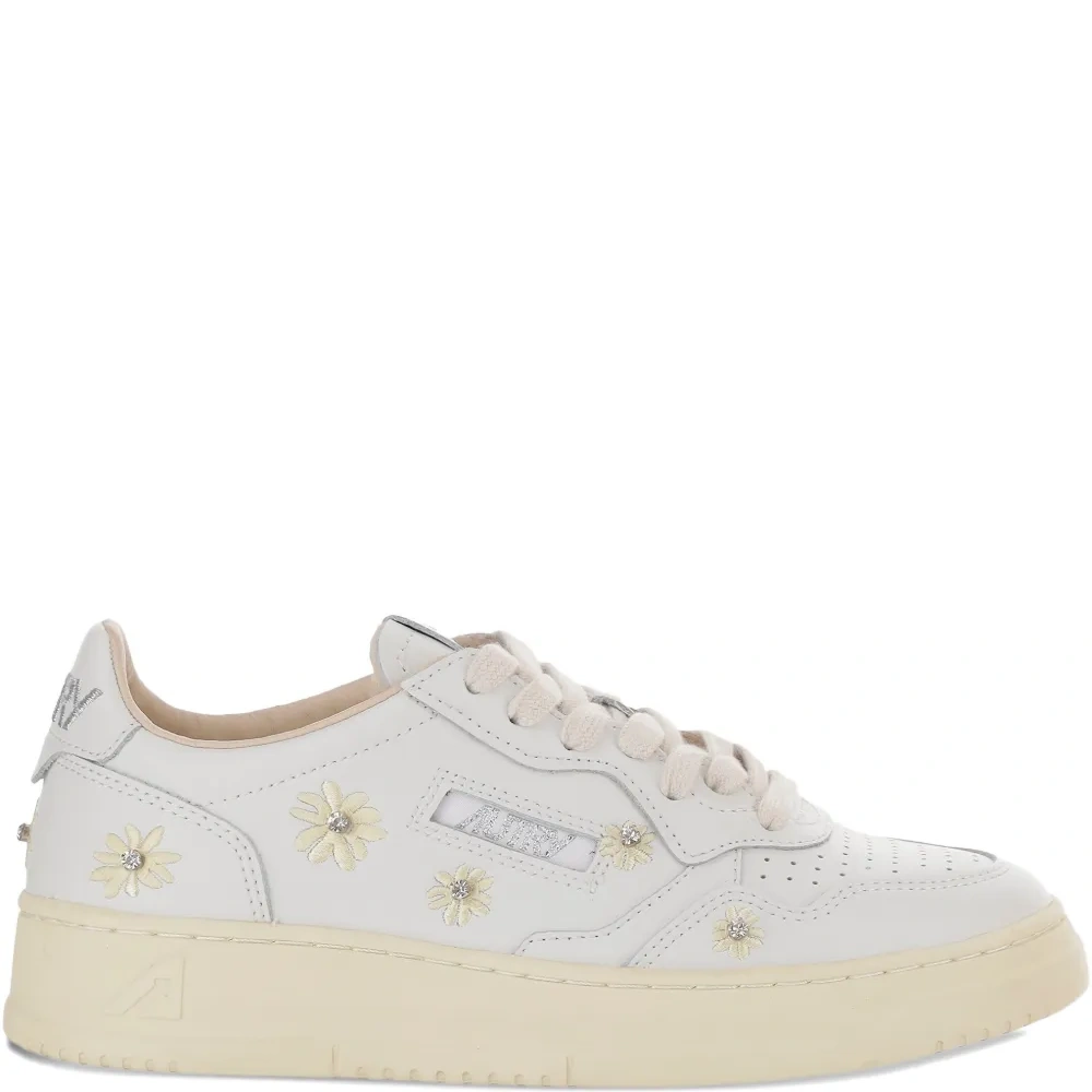 Кроссовки с вышитыми цветами