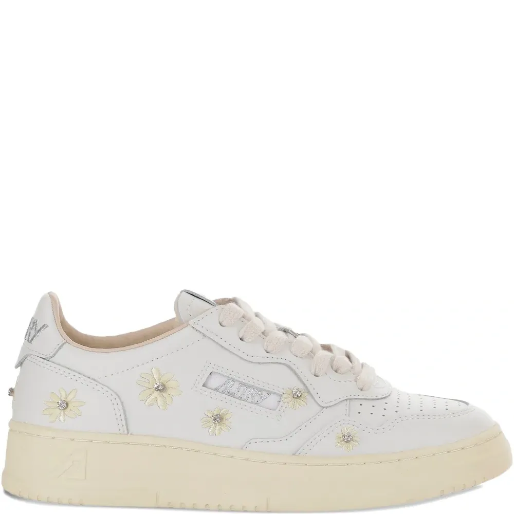 Кроссовки с вышитыми цветами