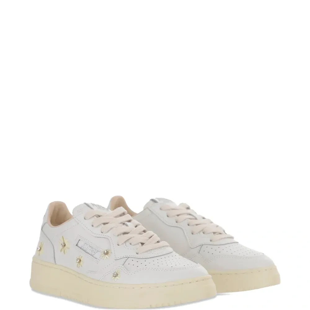 Кроссовки с вышитыми цветами