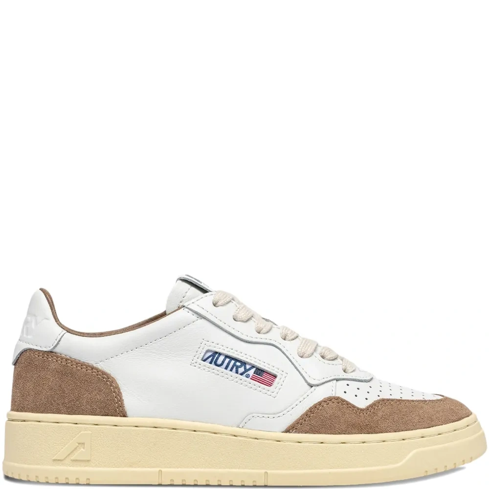 Кожаные кроссовки с перфорацией