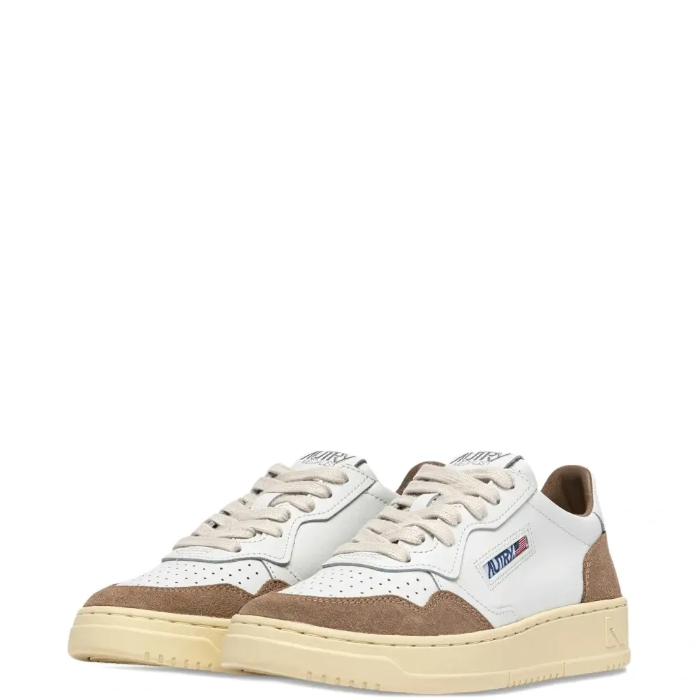 Кожаные кроссовки с перфорацией