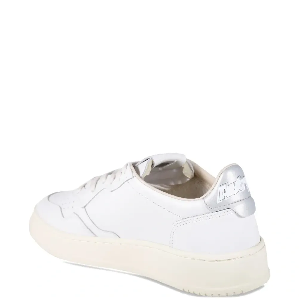 Кожаные кроссовки