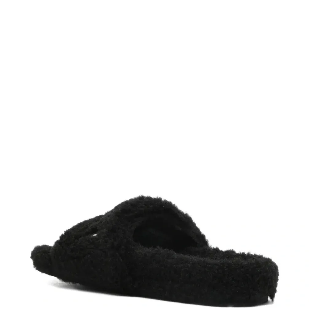 Шлёпанцы с логотипом