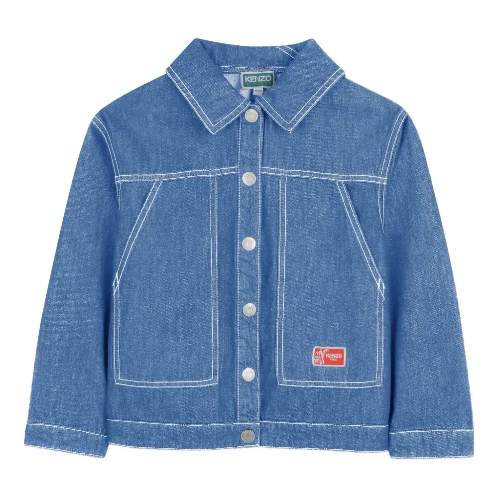 Джинсовая куртка на пуговицах