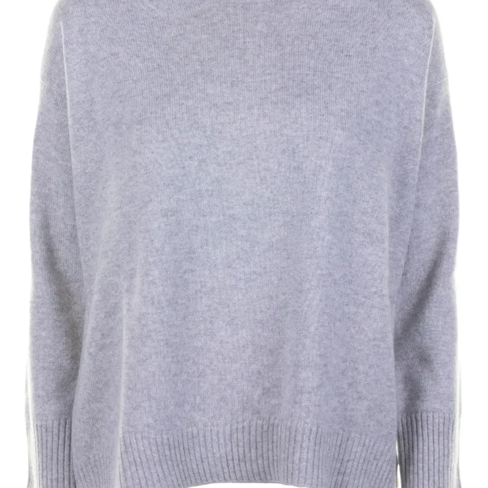 Вязаный свитер с круглым вырезом