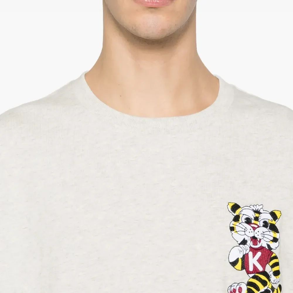 Футболка с вышивкой