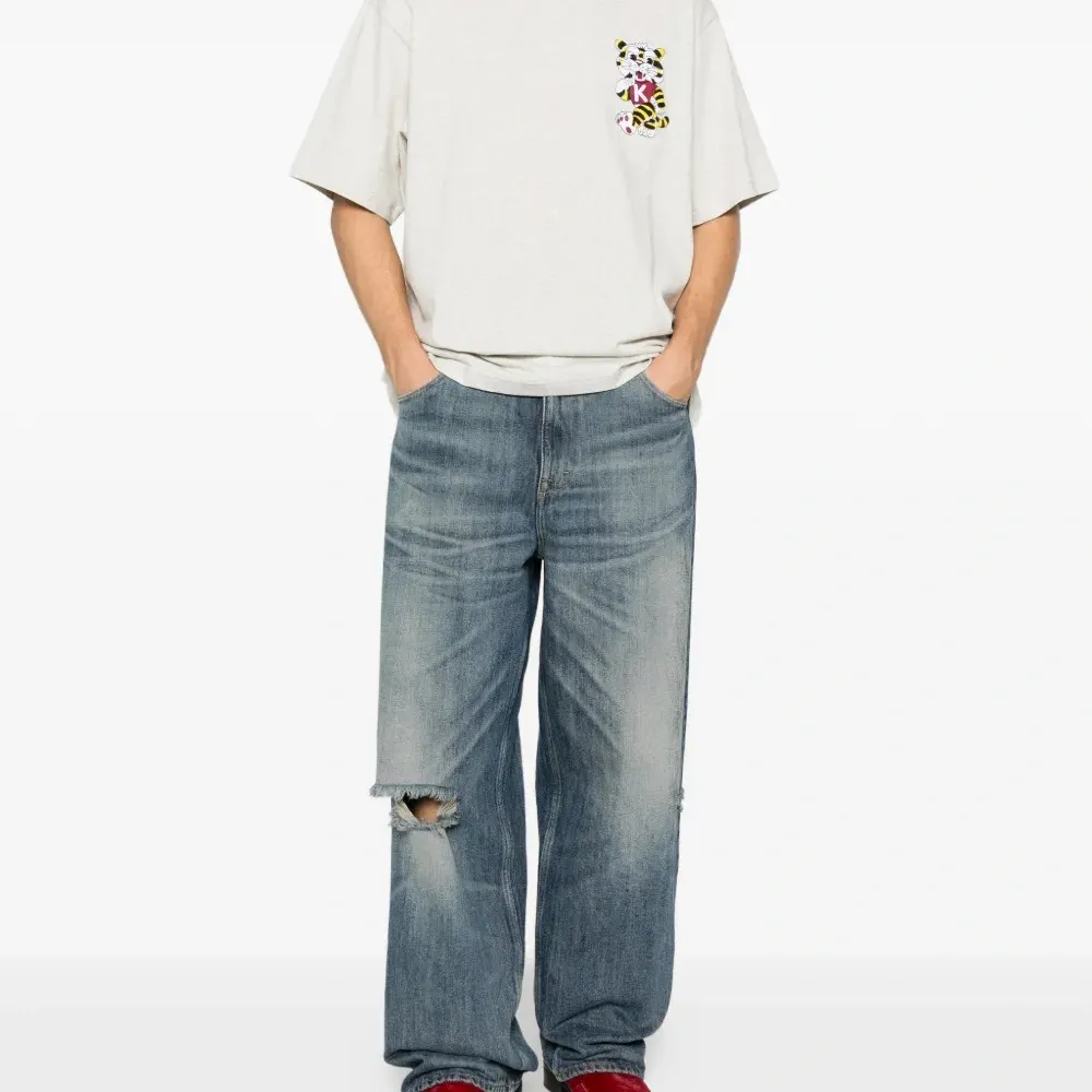 Футболка с вышивкой