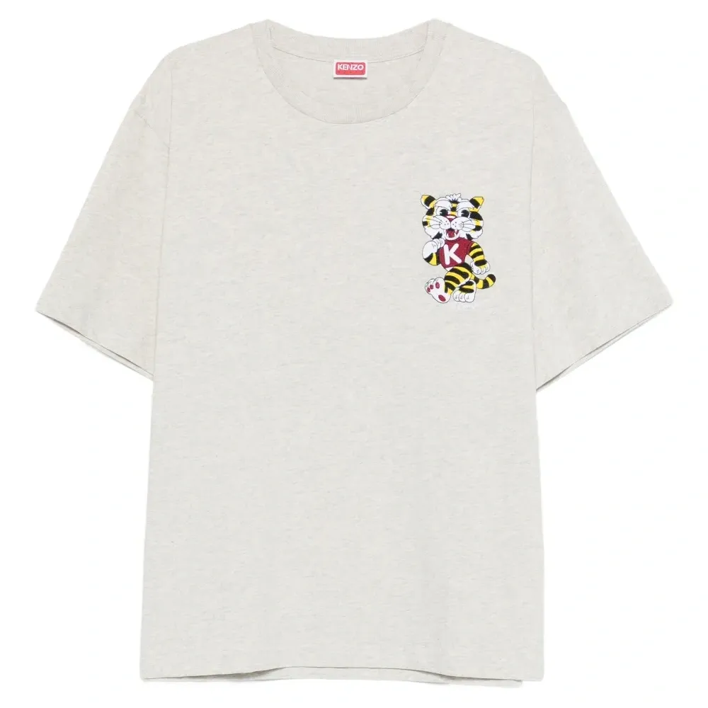 Футболка с вышивкой