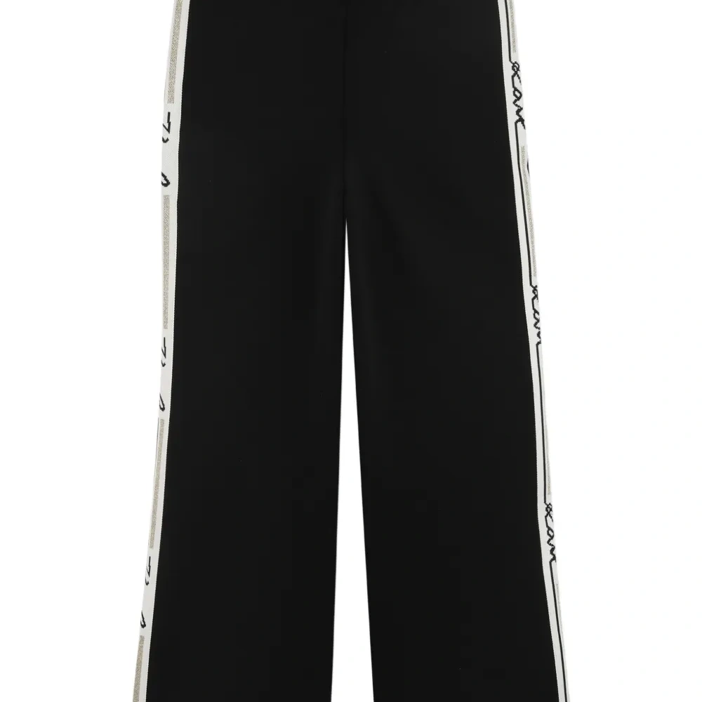 Спортивные брюки с лампасами